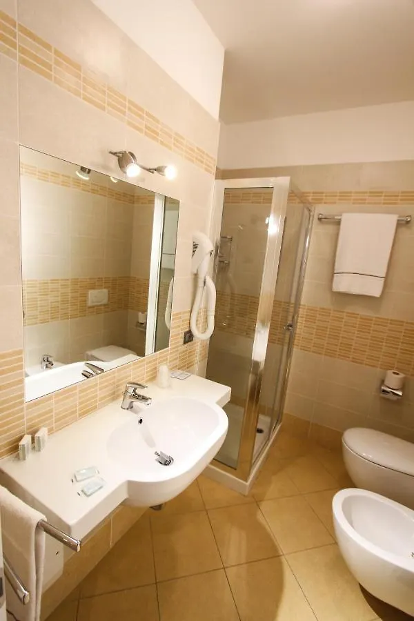 Thai Orchidee Restaurant&Rooms Garda  Gasthuis Garda (Verona)