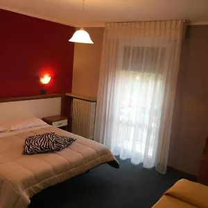 Cortina Отель