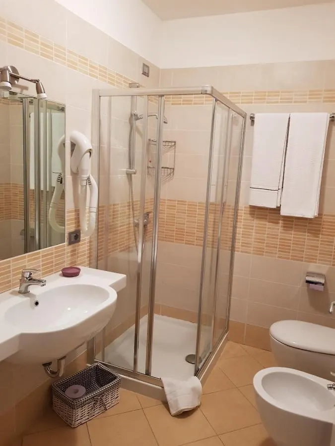 Thai Orchidee Restaurant&Rooms Garda  0*, Garda (Verona) Olaszország